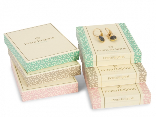 Sieraden en juwelen doos verpakking met luxueuze uitstraling